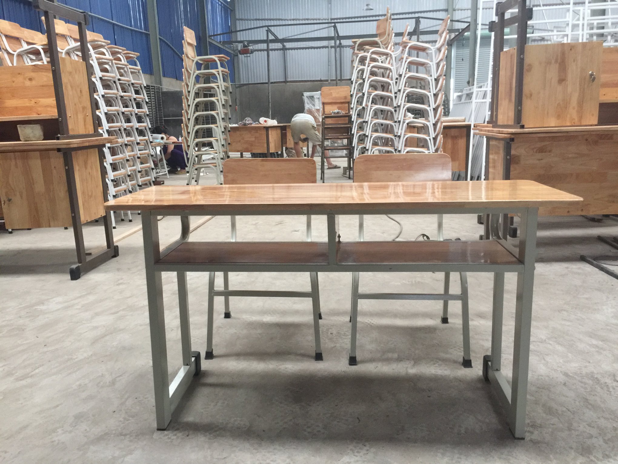 Bàn ghế học sinh gỗ cao su BHSCS12